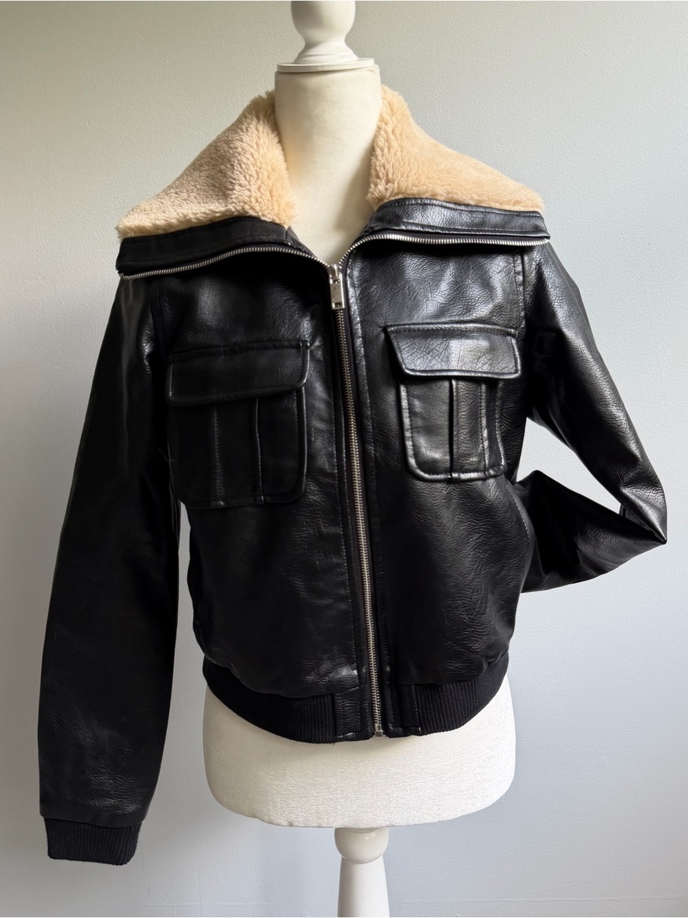 Forever 21 Faux Leather Sherpa Lined Cropped Jacket Women’s Size Small